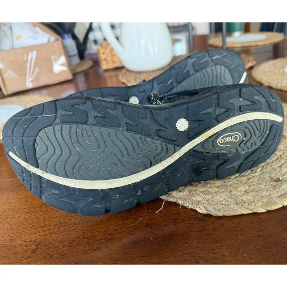 Chaco Womens Z volv X/2 Black White Strappy Athletic Toe Loop Sandals Size 8